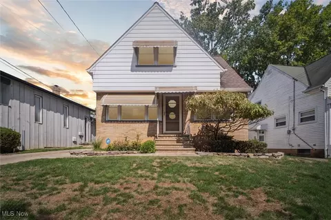 5837 Parkhill Dr, Parma Heights, OH 44130