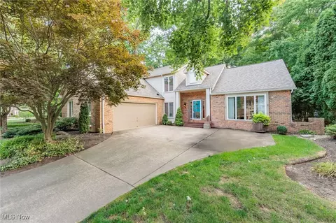 4751 Prestwick Xing, Westlake, OH 44145