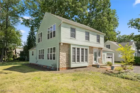 339 Dover Center Rd, Bay Village, OH 44140