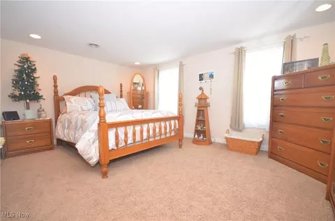 Bedroom - 4105 Hattrick Rd, Rootstown, OH 44272 photo 3 of 4