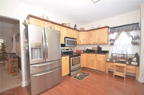 Kitchen - 4105 Hattrick Rd, Rootstown, OH 44272 photo 4 of 8
