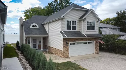 4292 S Memorial Shoreway Dr, Lakeside Marblehead, OH 43440
