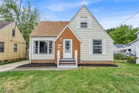 5154 Anthony St, Maple Heights, OH 44137