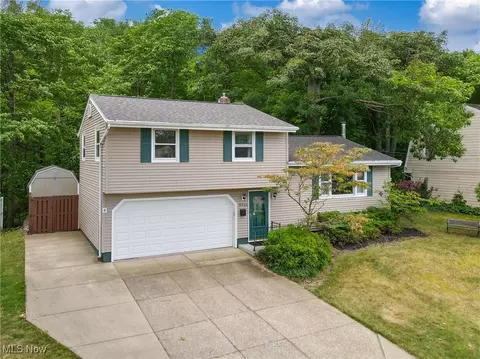 9261 Gettysburg Dr, Twinsburg, OH 44087