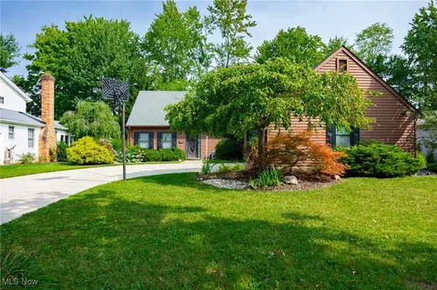 435 Greenwood Ct, Elyria, OH 44035