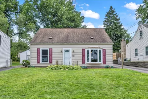 1927 Tudor St, Cuyahoga Falls, OH 44221