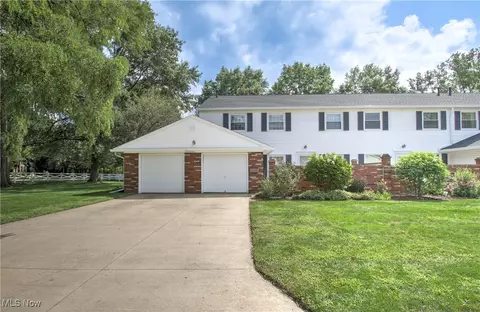 11 New Concord Dr, Mentor, OH 44060
