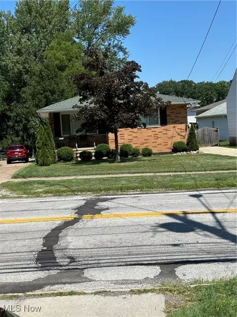 3214 W Ridgewood, Parma, OH 44134