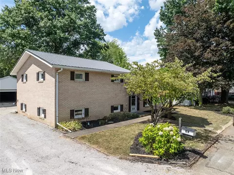 524 11th Dr NW, New Philadelphia, OH 44663