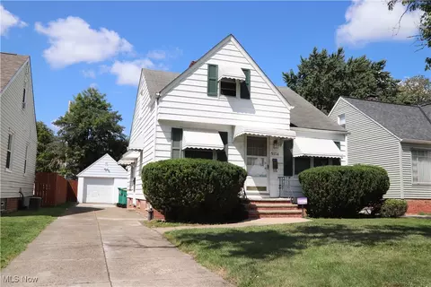 5134 Thomas St, Maple Heights, OH 44137