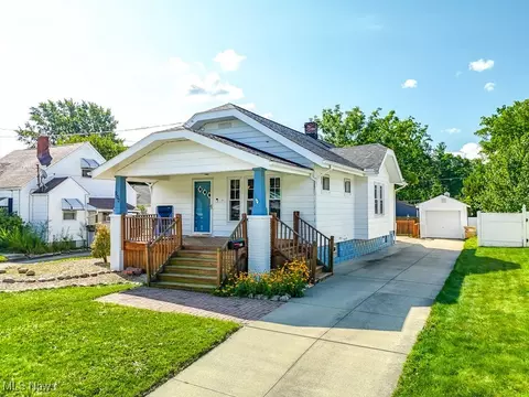 900 Curtis Ave, Cuyahoga Falls, OH 44221