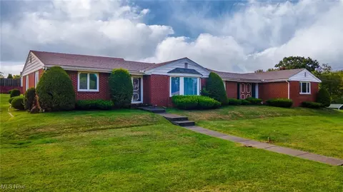 325 Rockdale Rd, Follansbee, WV 26037