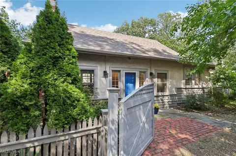 407 Columbia Rd, Bay Village, OH 44140