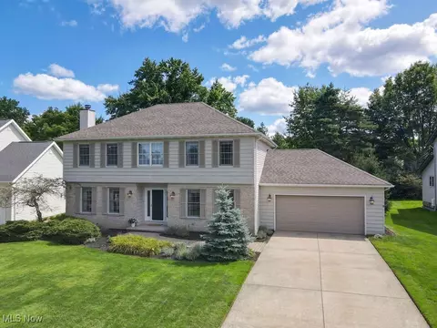 1001 Ledgewood Trl, Lyndhurst, OH 44124