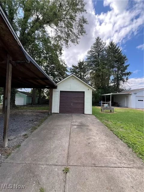 501 4th St, Struthers, OH 44471 photo 5
