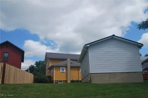 Exterior - 208 Murray Ave, Minerva, OH 44657 photo 3 of 3