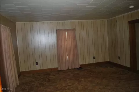 Living - 208 Murray Ave, Minerva, OH 44657 photo 2 of 2