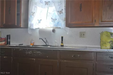 Kitchen - 208 Murray Ave, Minerva, OH 44657 photo 2 of 2