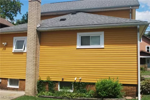 Exterior - 208 Murray Ave, Minerva, OH 44657 photo 2 of 3