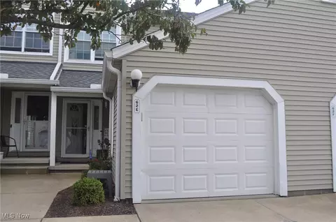 62 Canter Ln, Northfield, OH 44067