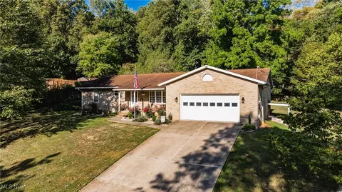 85 Chris St, Belpre, OH 45714