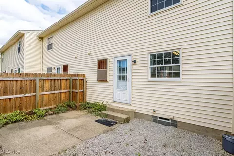 151 Ault St, Wadsworth, OH 44281 photo 3