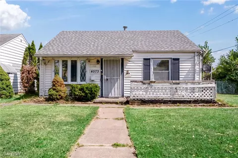 4573 W 145th St, Cleveland, OH 44135
