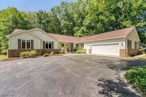 110 Greentree Cir, Aurora, OH 44202