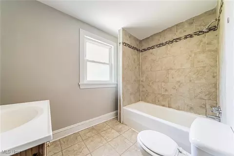 Bath - 1801 Rockefeller Rd, Wickliffe, OH 44092 photo 1 of 4