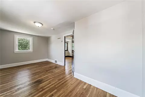 Bedroom - 1801 Rockefeller Rd, Wickliffe, OH 44092 photo 4 of 9