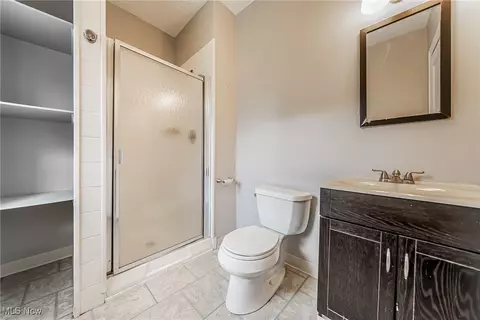 Bath - 1801 Rockefeller Rd, Wickliffe, OH 44092 photo 3 of 4