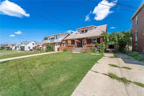 Exterior - 1801 Rockefeller Rd, Wickliffe, OH 44092 photo 2 of 8