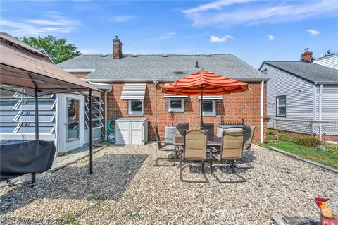 Exterior - 251 E 260th St, Euclid, OH 44132 photo 4 of 7