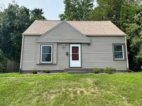 3226 Oakwood Dr, Cuyahoga Falls, OH 44221