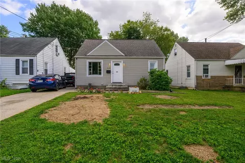 2438 42nd St NW, Canton, OH 44709