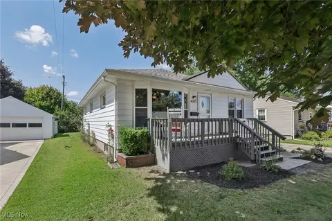 3037 Aberdeen Ave, Ashtabula, OH 44004 photo 2