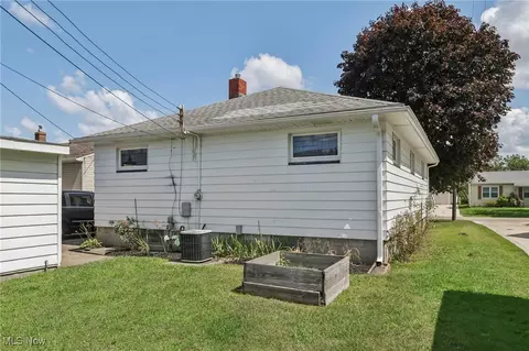 3037 Aberdeen Ave, Ashtabula, OH 44004 photo 7