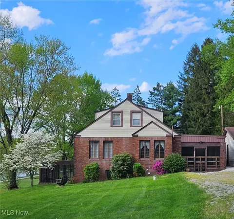 5759 Tuscarawas Rd SE, Uhrichsville, OH 44683