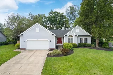 5867 University Heights Cir NW, North Canton, OH 44720