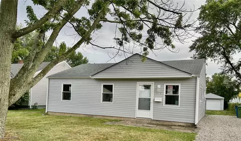 572 Quentin Rd, Eastlake, OH 44095