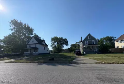 1886 E 30th St, Lorain, OH 44055 photo 3