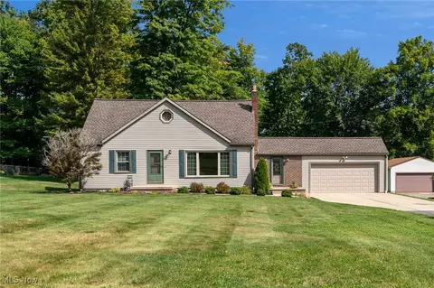 1244 Meadow Ln, Poland, OH 44514