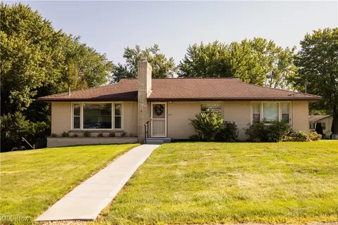 638 High St SE, Canal Fulton, OH 44614