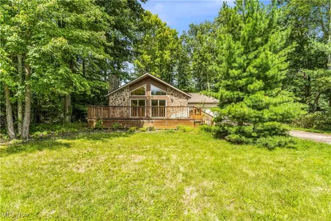 2053 N Plaza Dr, Roaming Shores, OH 44084
