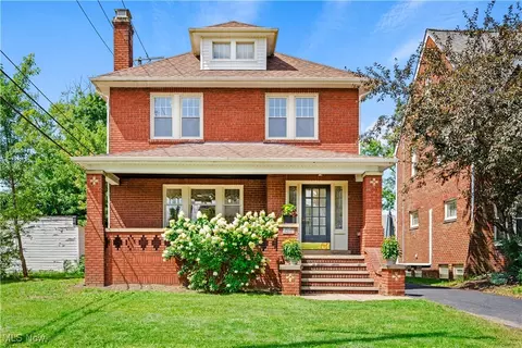 2260 Cranston Rd, University Heights, OH 44118