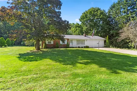 1930 E 52nd St, Ashtabula, OH 44004