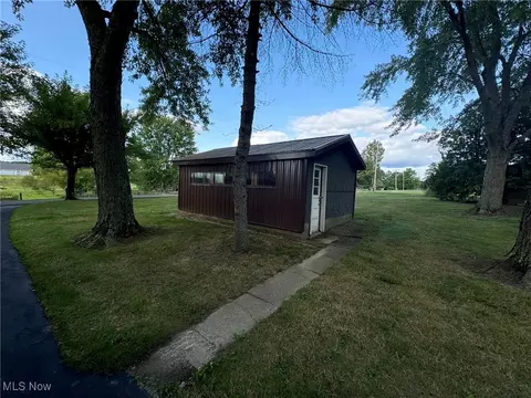 Exterior - 2756 Winchell Rd, Aurora, OH 44202 photo 3 of 10