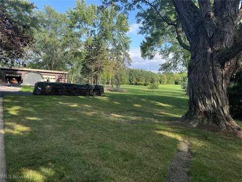 Exterior - 2756 Winchell Rd, Aurora, OH 44202 photo 7 of 10