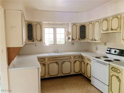 1208 N Howard St, Akron, OH 44310 photo 9