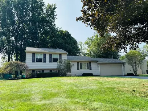 8034 Castle Rock, Warren, OH 44484